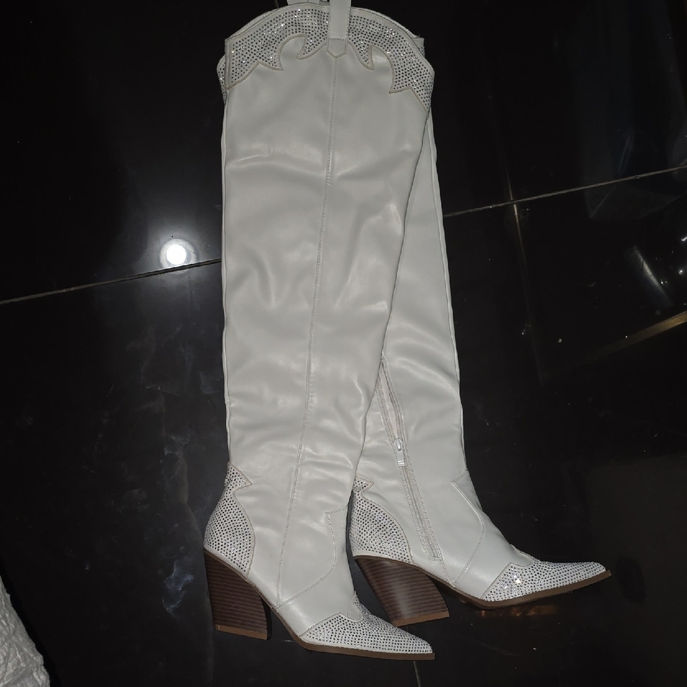 Elegant White Knee-High Women's Boots